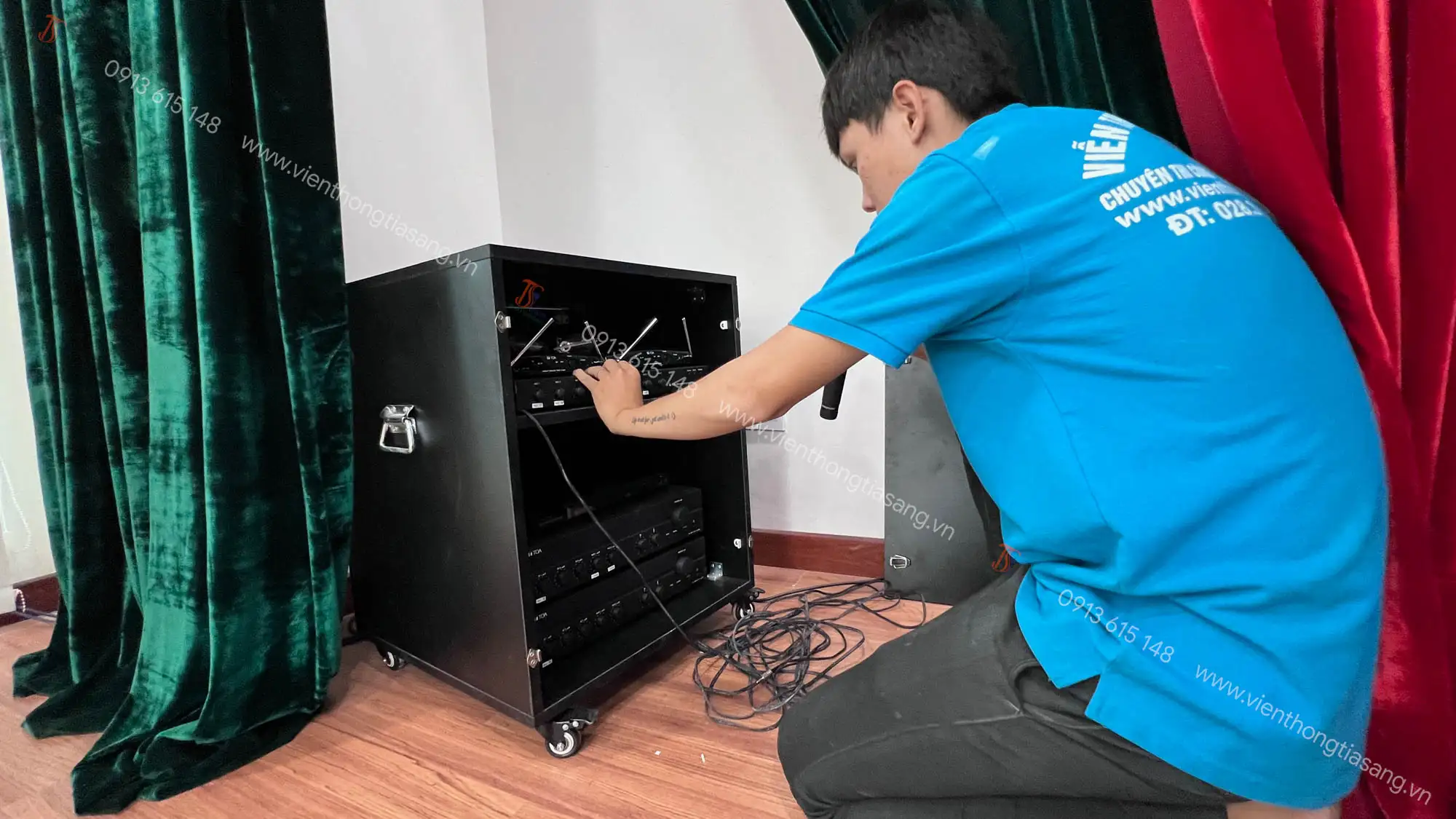 Âm thanh hội thảo TOA trong Các Phòng Họp Chuyên Nghiệp 10 thi cong he thong am thanh hoi truong7