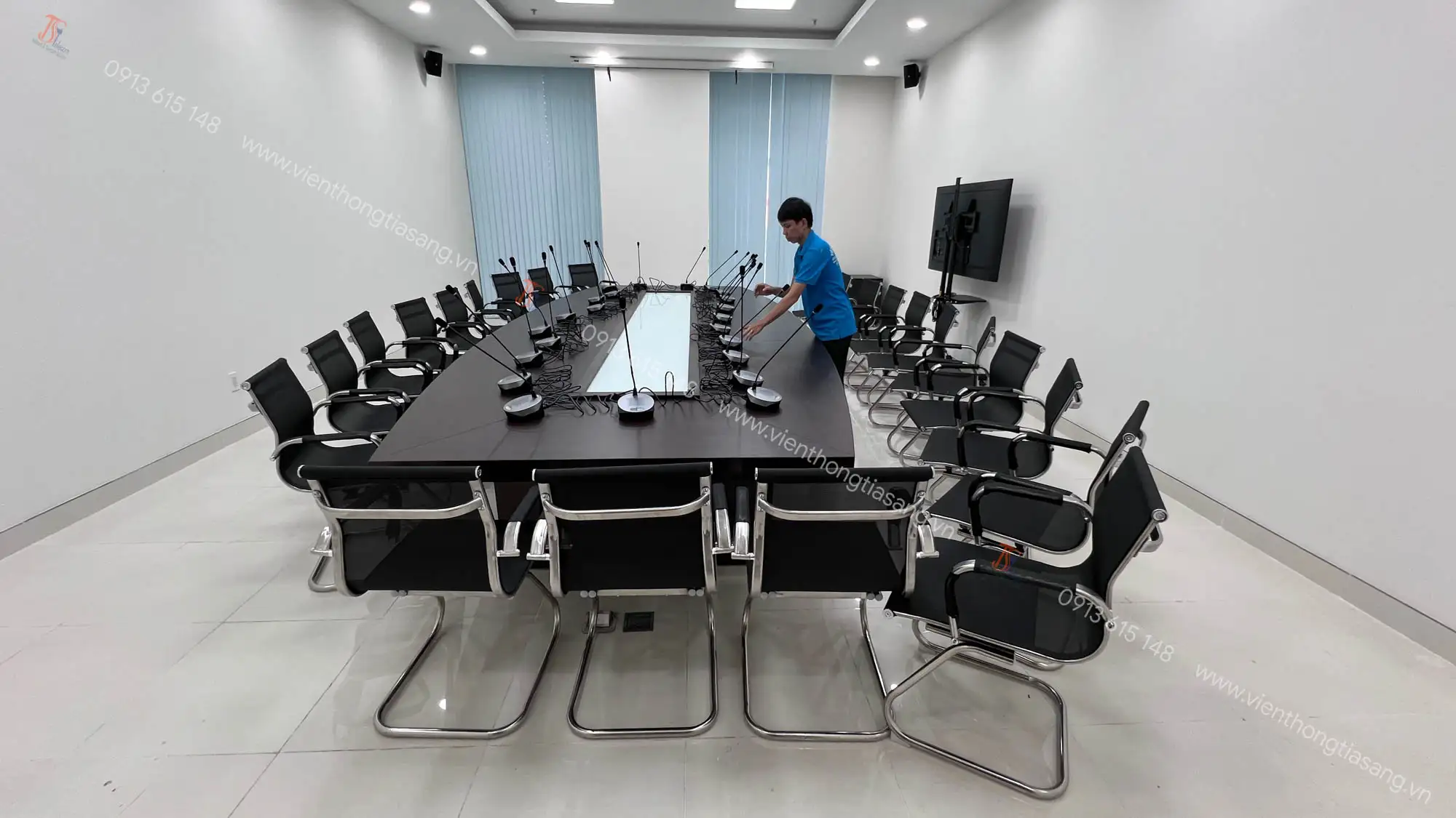 Âm thanh hội thảo TOA trong Các Phòng Họp Chuyên Nghiệp 5 thi cong he thong am thanh phong hop 21