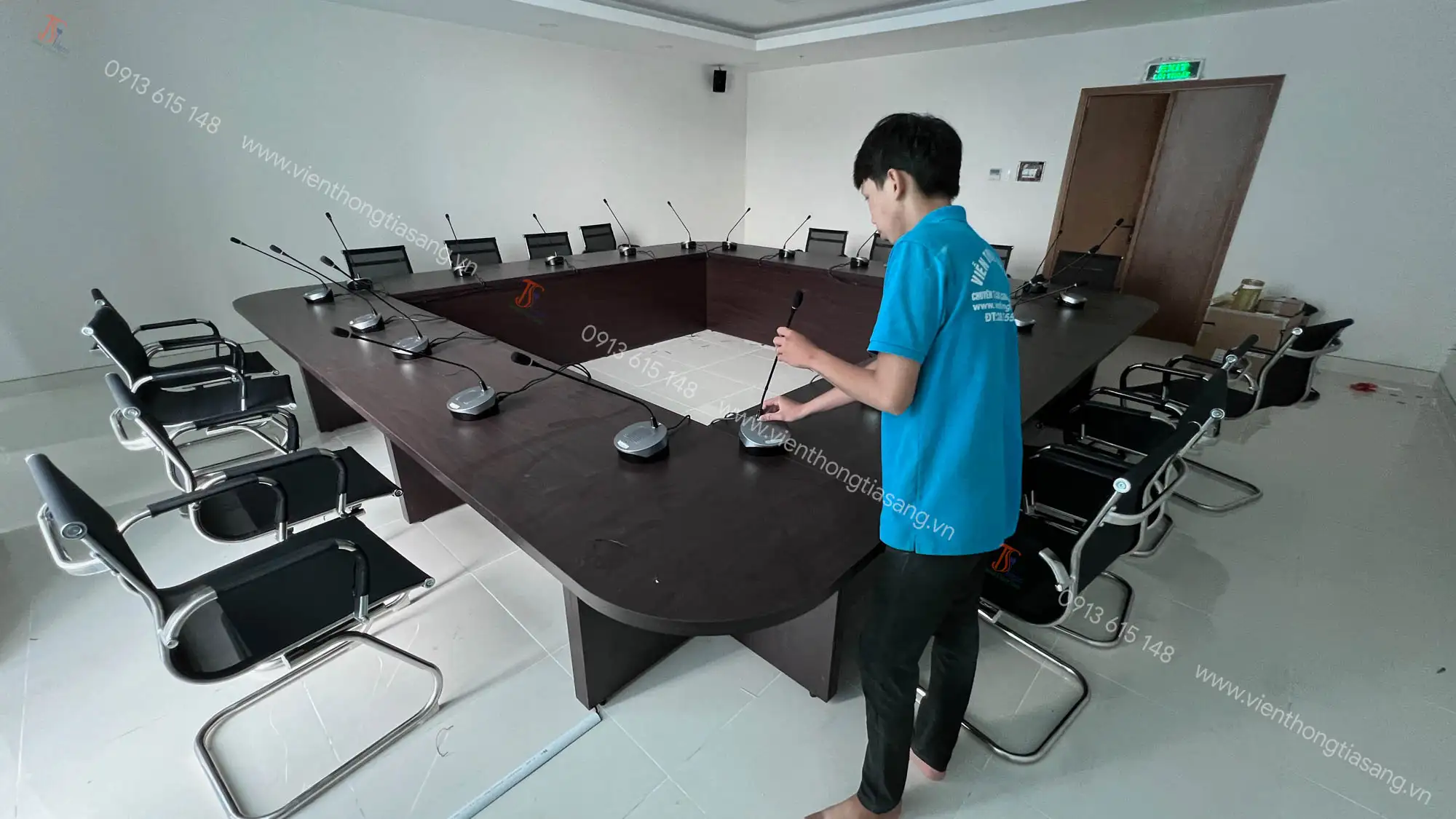 Âm thanh hội thảo TOA trong Các Phòng Họp Chuyên Nghiệp 7 tia sang thi cong phong hop10