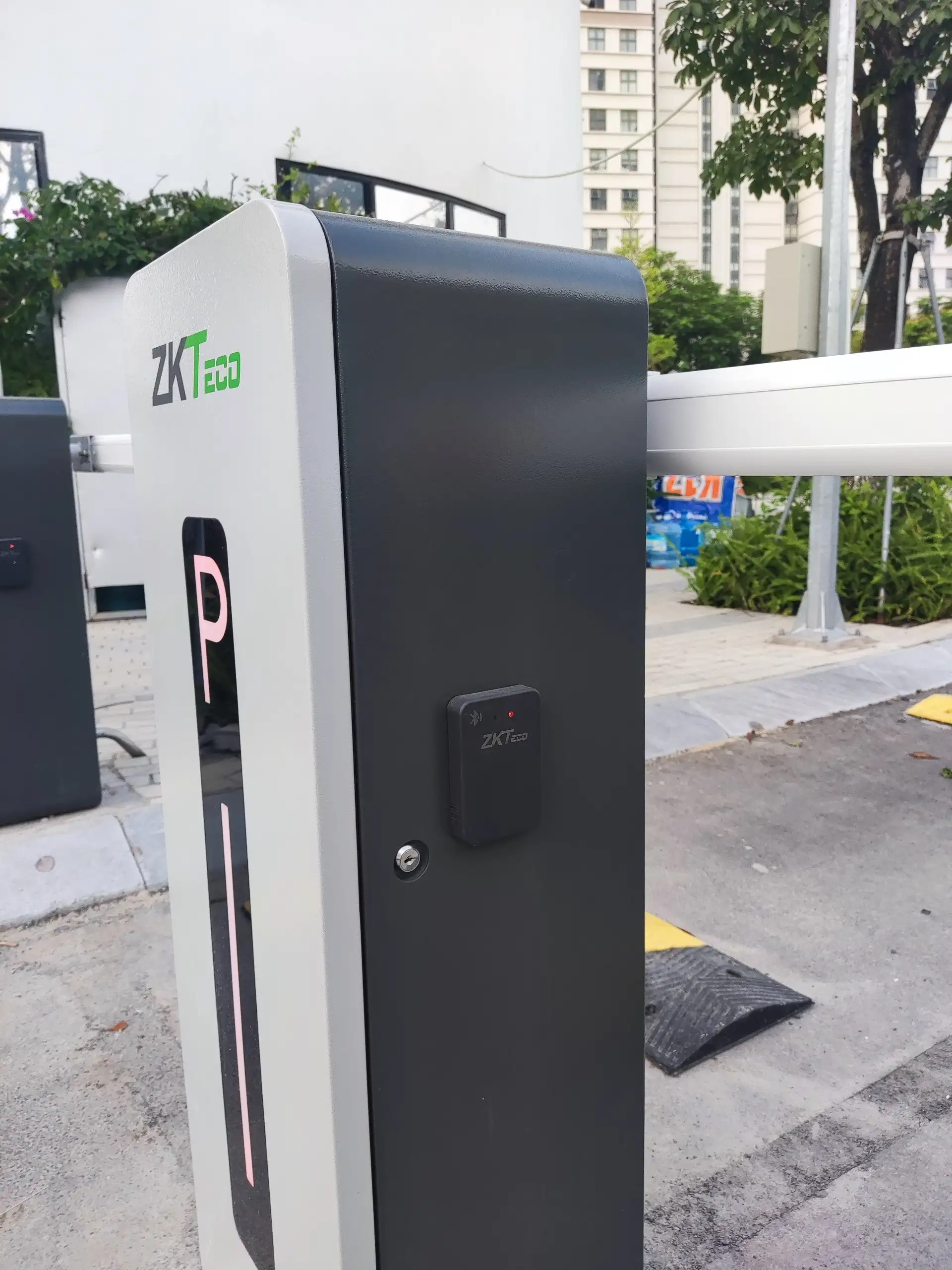 Giải pháp an ninh tòa nhà ZKTeco giúp quản lý tòa nhà thông minh, an toàn 24/7 4 zkteco barrier